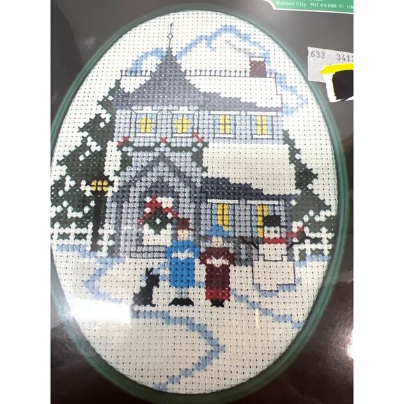 Counted Cross Stitch Kit "Home For Christmas" 4" x 5.5" With Hoop - Picture 1 of 4